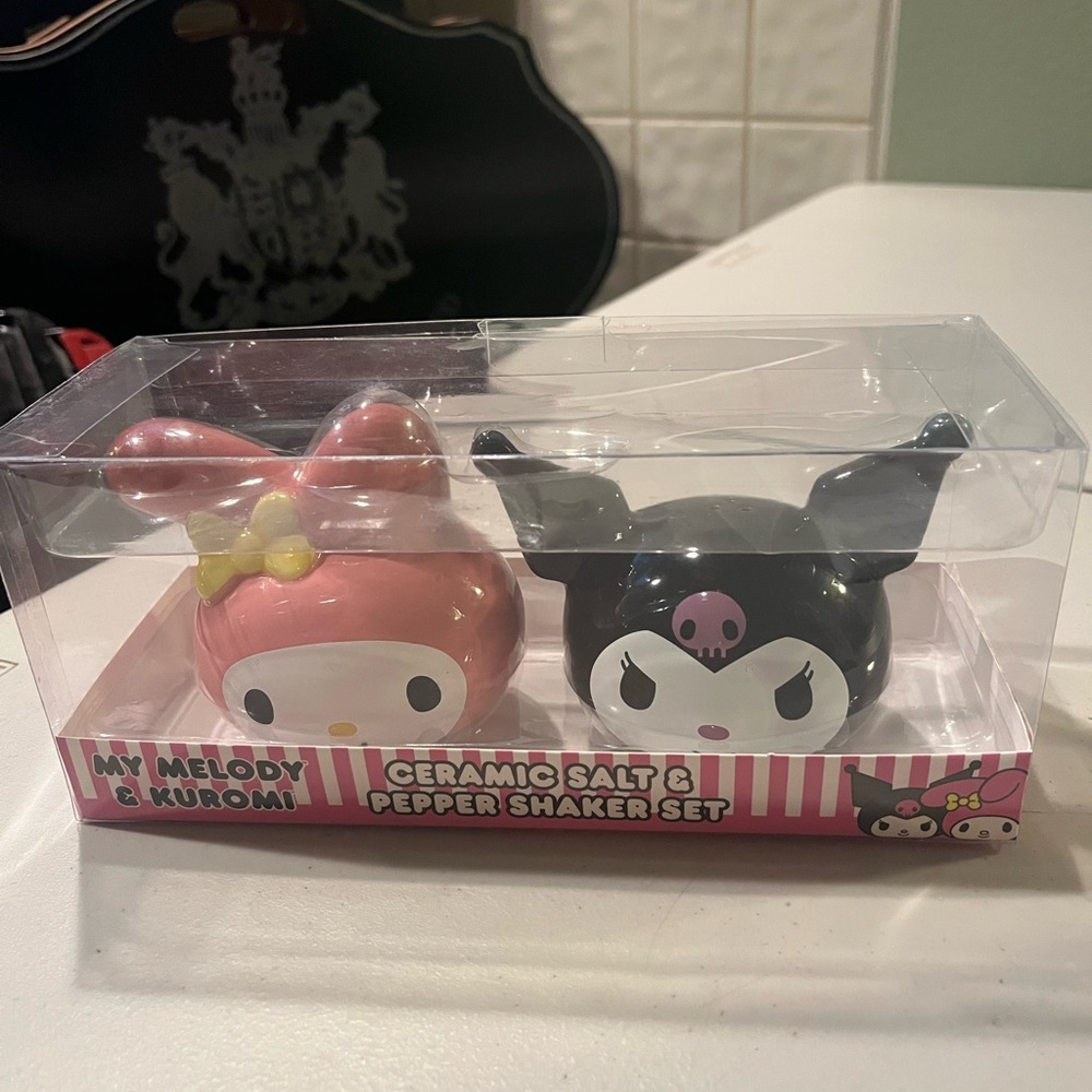 Ceramic Salt & Pepper Shaker Set - Pink and Black